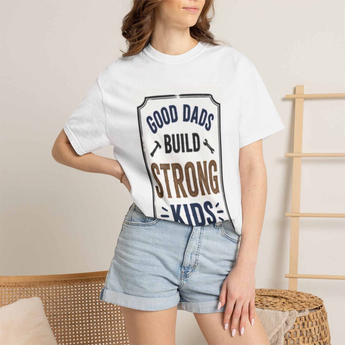 Good Dads Build Strong Kids T-Shirt – Father's Day Dad Gift